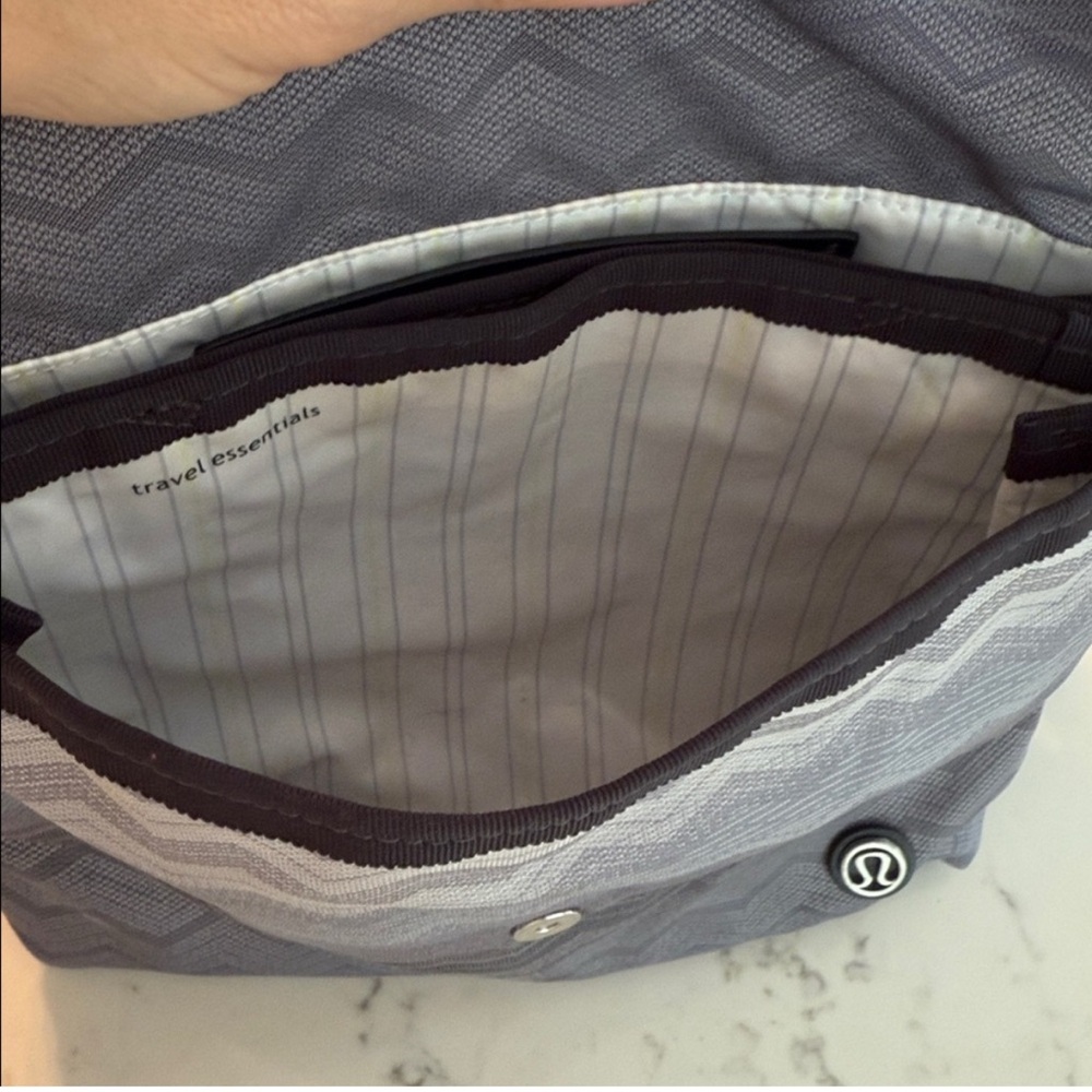 Lululemon Athletica Chevron Patterned Crossbody B… - image 5